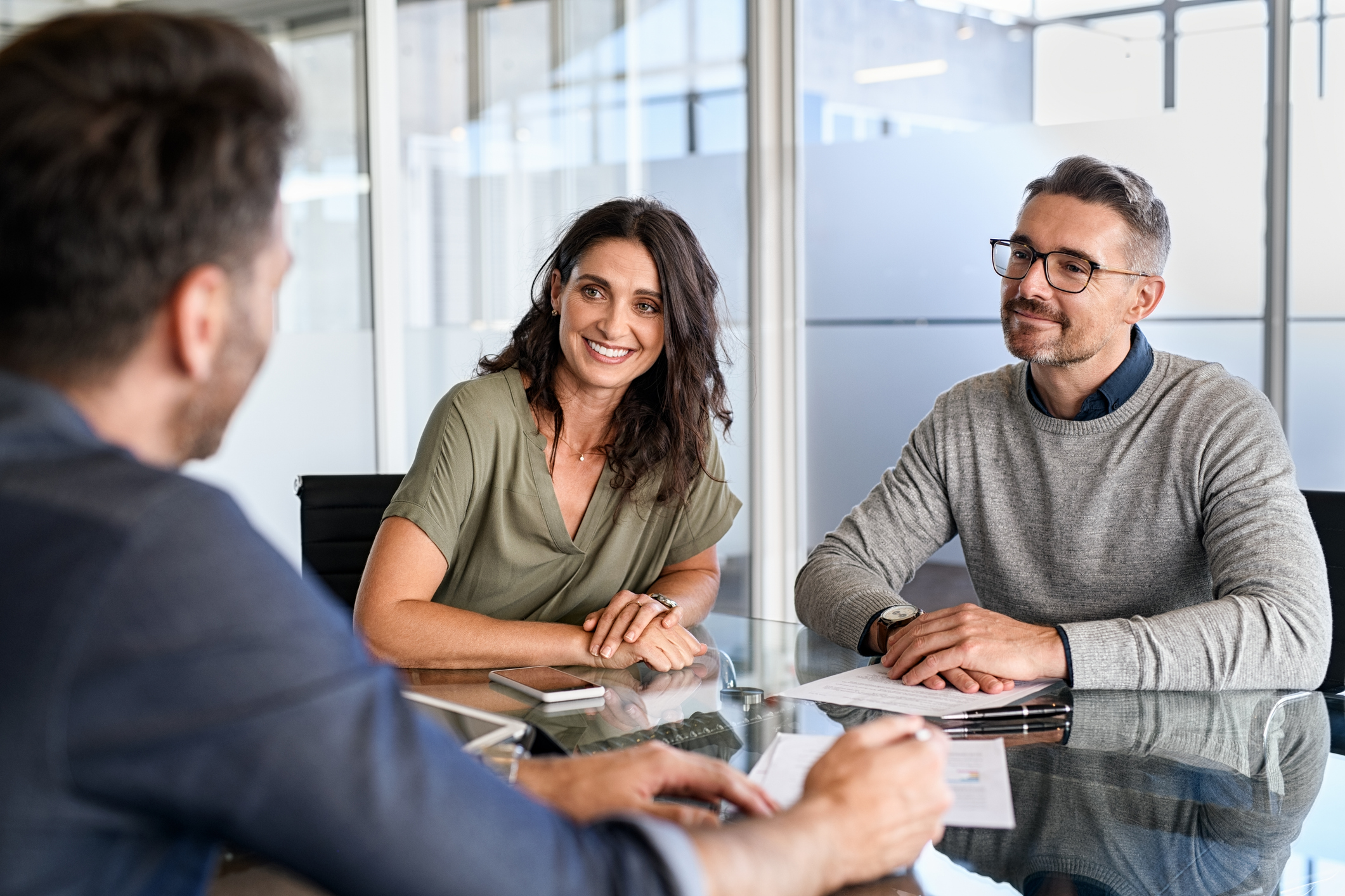 Image of advisor meeting with couple to discuss retirement planning.