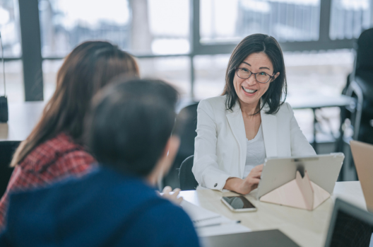 Image of Financial Planner meeting with clients.